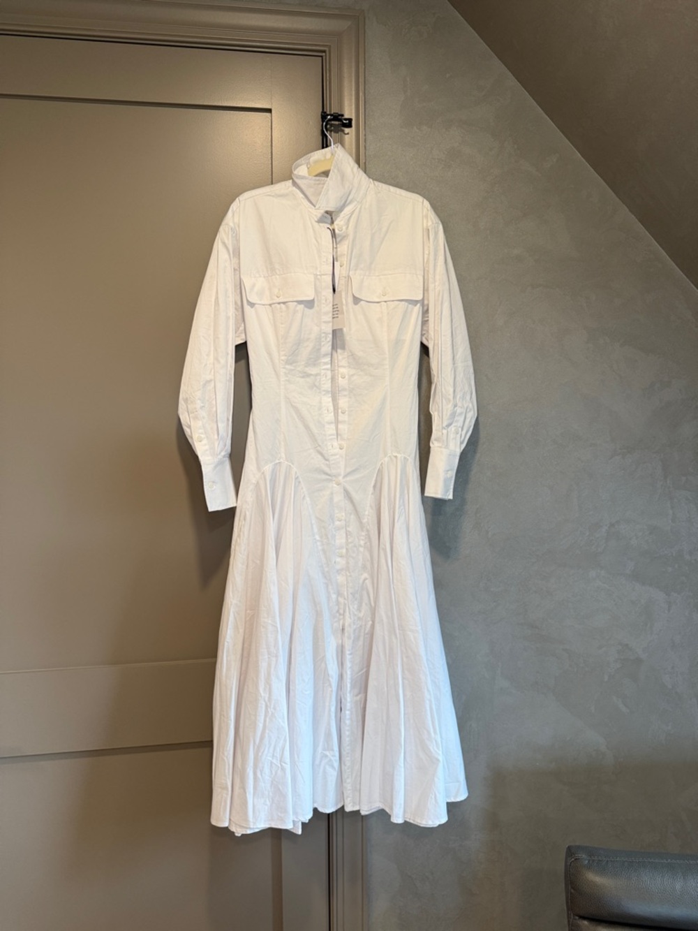Helsa Godet shirt dress in white - Picture 5 of 6